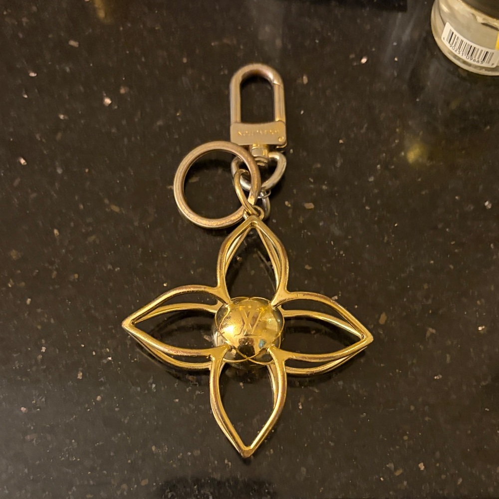 Louis Vuitton Gold Floral Key Holder - Picture 4 of 6